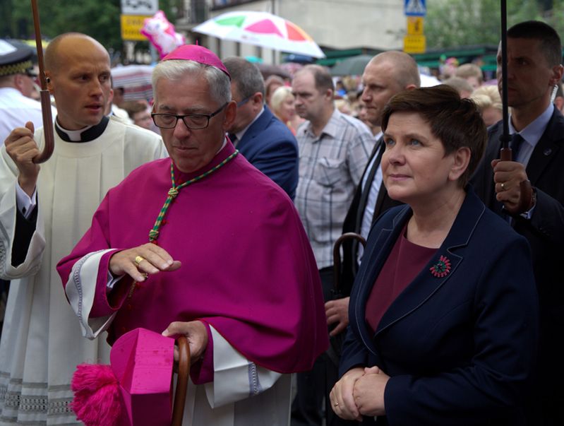 Abp Skworc w Piekarach Śl.: program 500 plus niweluje rażące różnice społeczne