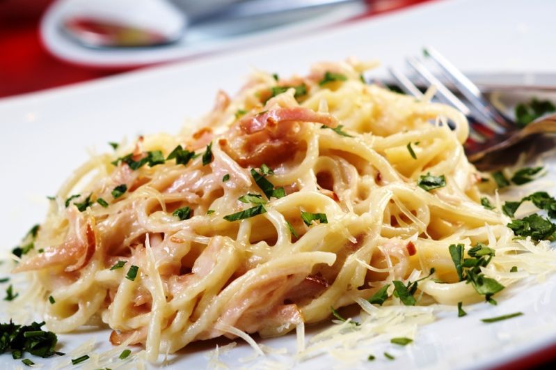 Spaghetti carbonara - pomysł na szybkie i smaczne danie