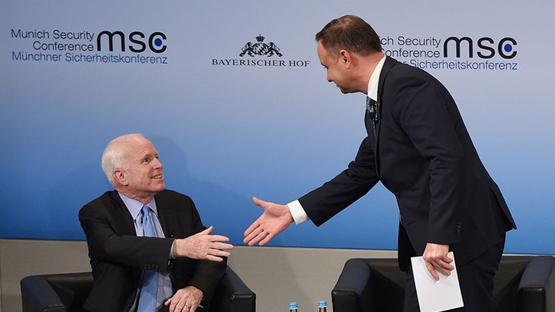 Senator USA John McCain oraz prezydent Andrzej Duda.