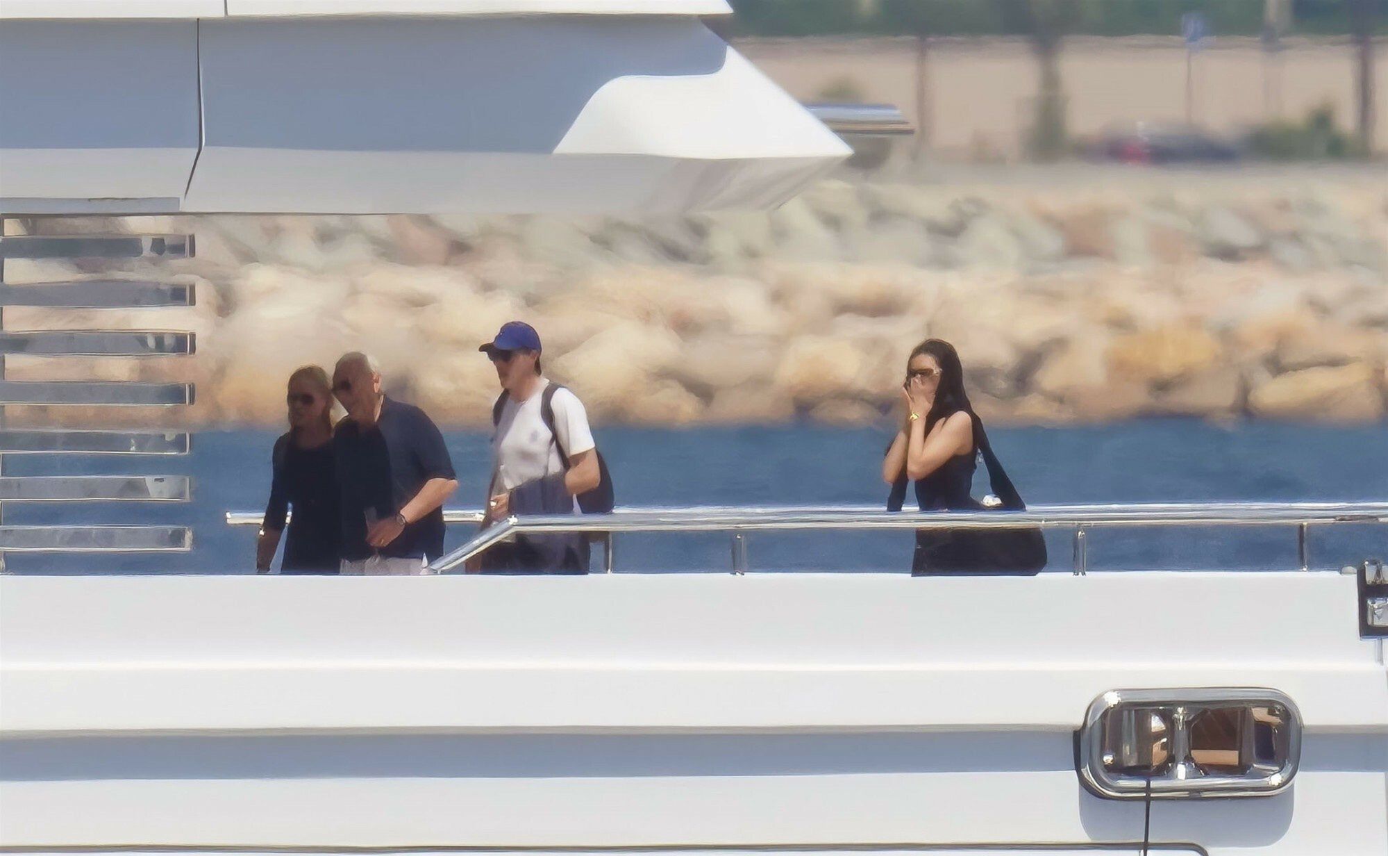 Brooklyn Beckham z żoną i teściami w Saint-Tropez