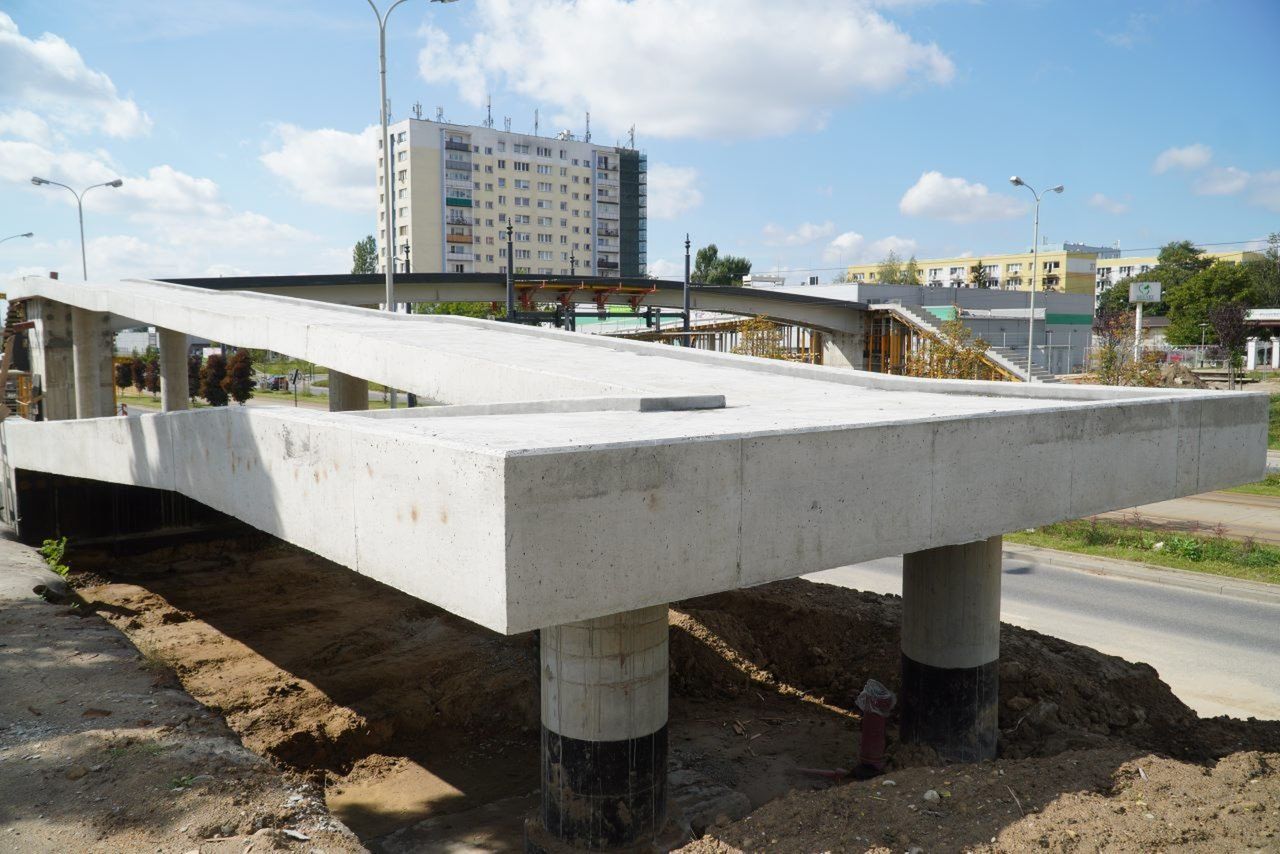 Trwa budowa kładek na Retkini