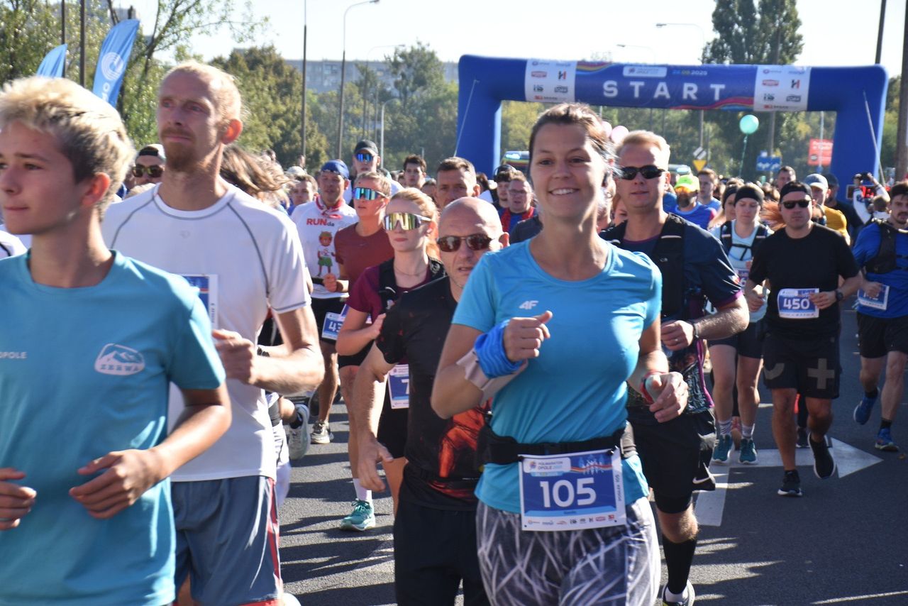 Opole: Półmaraton 2025. Ulicami miasta biegnie 900 uczestników
