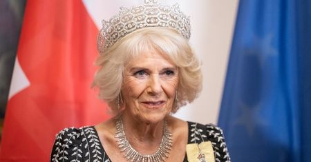 Królowa Camilla ma dwoje dzieci. Kim są i czym zajmują się Tom Parker Bowles i Laura Lopes?