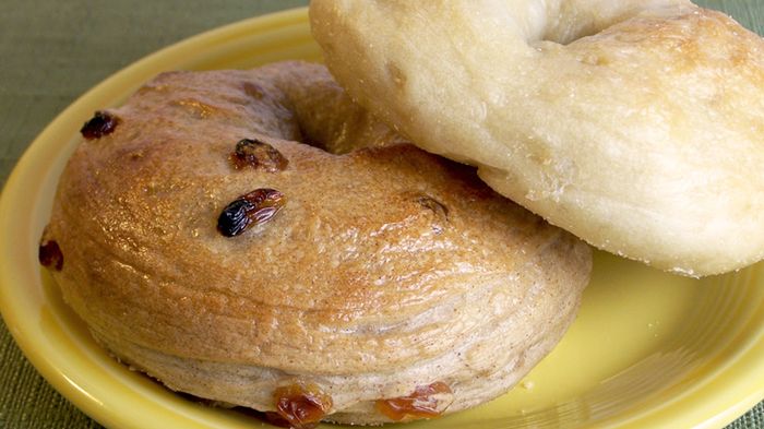 Bułki (bajgle) z cynamonem i rodzynkami