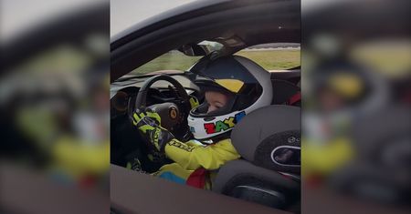 3-latek za kierownicą Ferrari. Nagranie hitem Internetu
