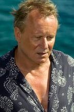Stellan Skarsgard raz bogato, raz biednie