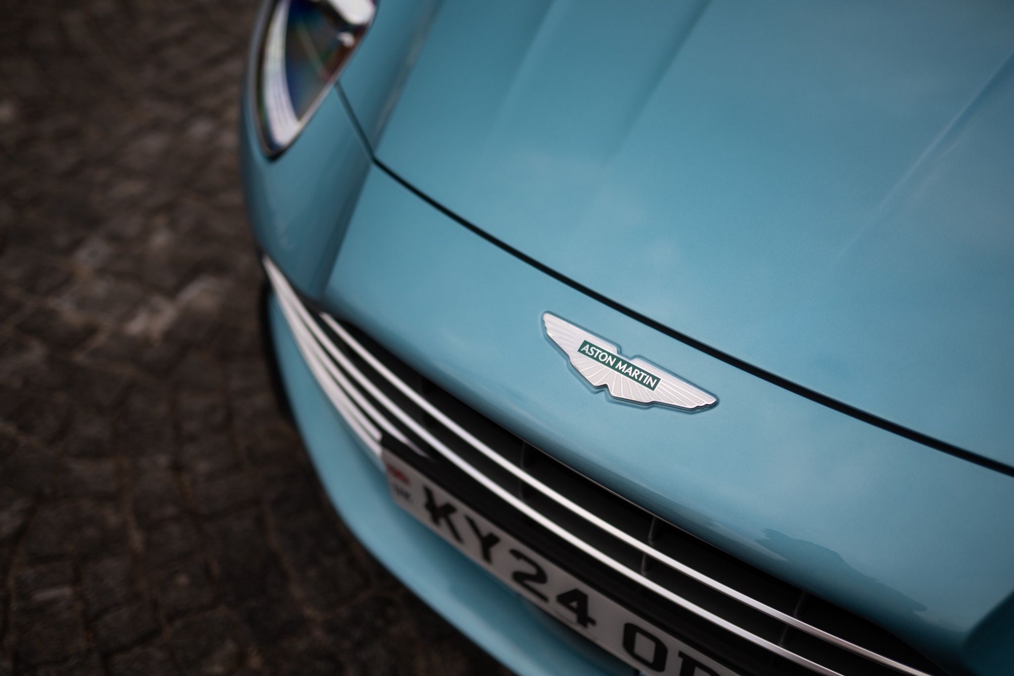 Aston Martin DB12 Volante
