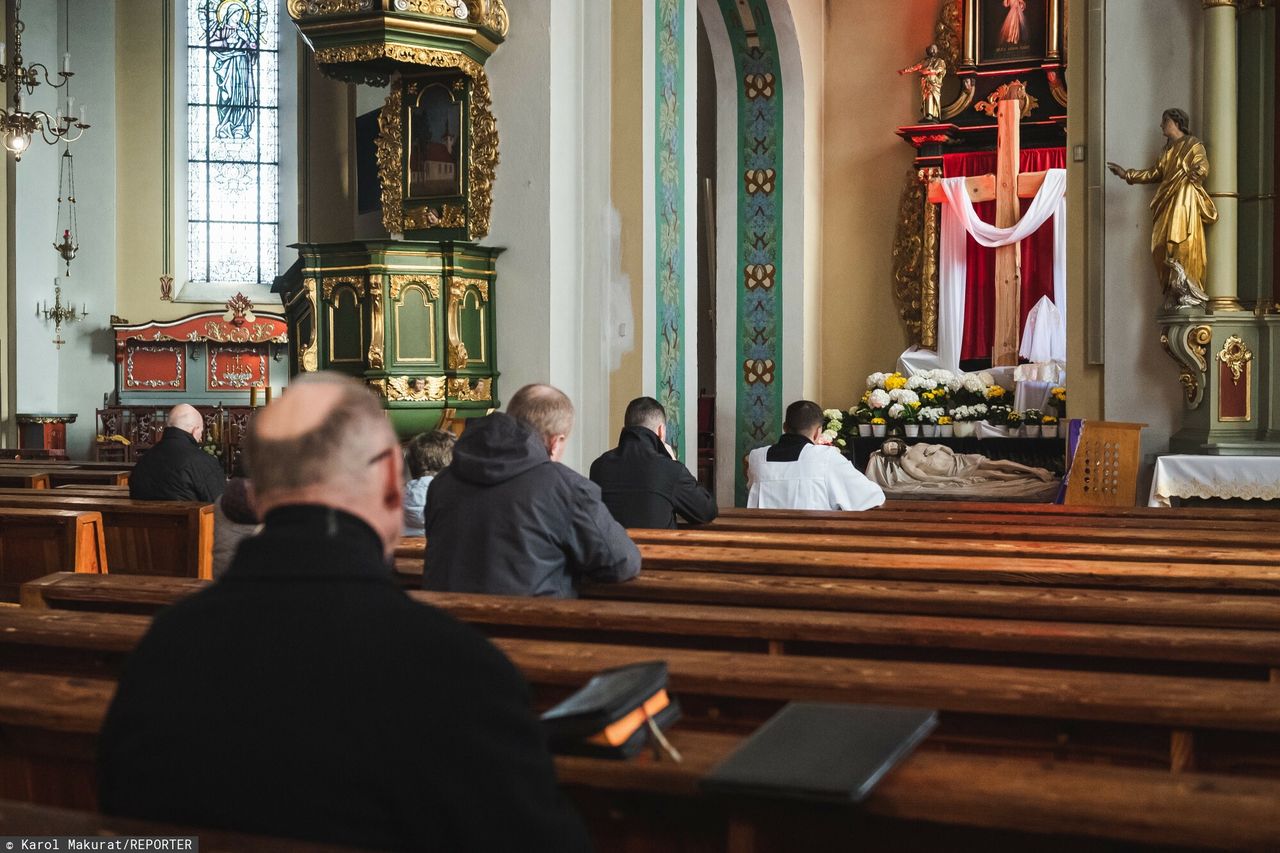 Efekt pandemii? Polacy odwracają się od Kościoła