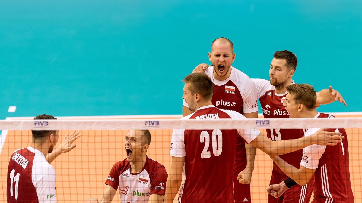 siatkarze reprezentacji Polski cieszą się podczas meczu grupy D mistrzostw świata z Finlandią