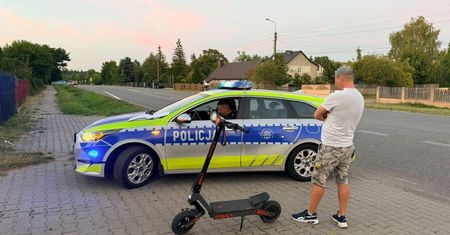 Jechał hulajnogą po alkoholu. Dostał wysoki mandat