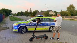 Jechał hulajnogą po alkoholu. Dostał wysoki mandat
