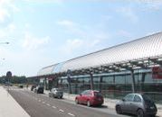 Zamknięto część pasa startowego na lotnisku w Modlinie