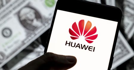 Tyle Huawei zarabia na smartfonach konkurencji. Padły konkretne stawki