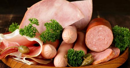 Wędliny zwiększają ryzyko raka. Zalecenia WHO