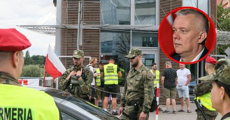 Policja i SG dostały jasne wytyczne. Siemoniak: "Mają działać twardo"