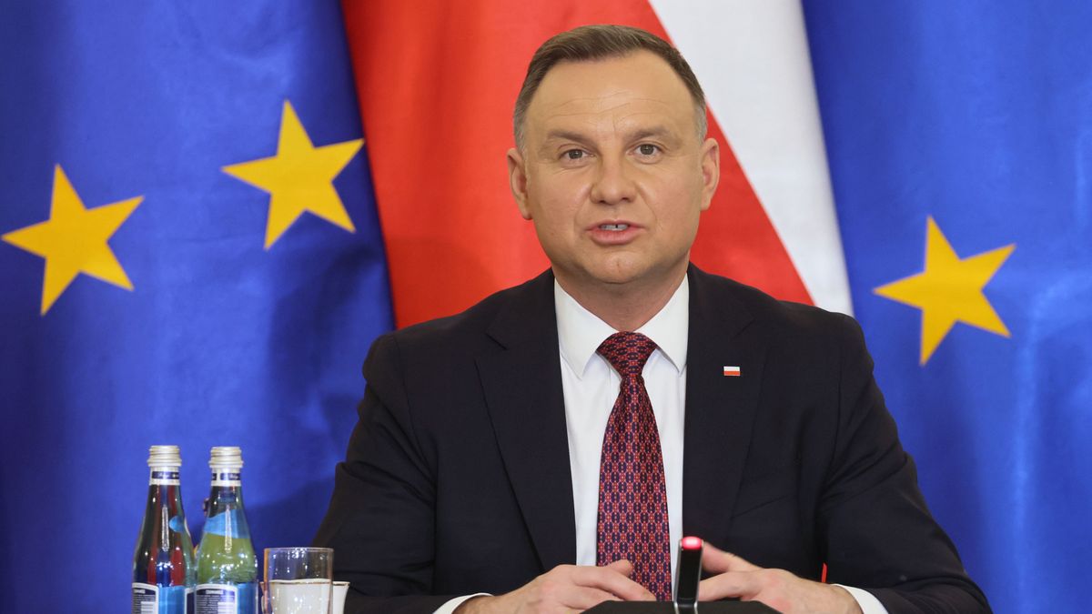 Andrzej Duda w trakcie spotkania z Mateuszem Morawieckim i Adamem Niedzielskim 