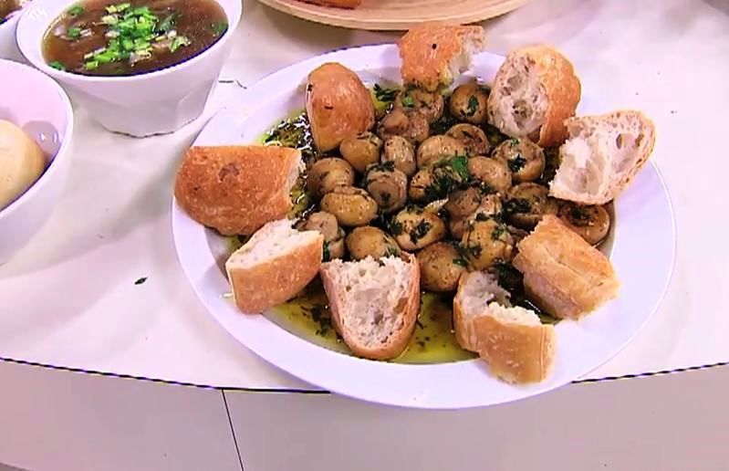 Zimowa kuchnia grzybowa: pieczarkos, zupa z boczniaków i czosnkowe pieczarki