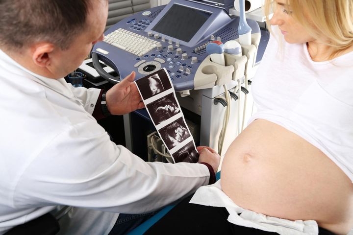 Badanie USG połówkowe to termin, który odnosi się do badania przeprowadzanego w 20 tygodniu ciąży, czyli w połowie ciąży.