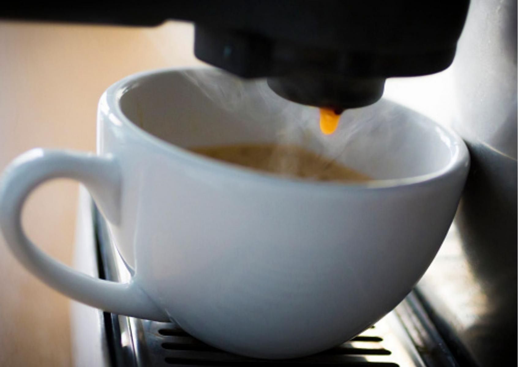 Picie zbyt dużej ilości kawy zwiększa ryzyko demencji. Nowe badania