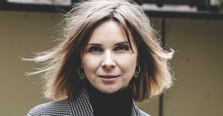 Anna Dziewit-Meller napisała książkę o skrywanych traumach. "Chyba wszyscy powinniśmy się wybrać na narodową terapię"