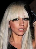 Elton John i Lady Gaga spiewają dla krasnali