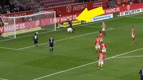 Absurdalna scena w Bundeslidze. Połasił się na gola [WIDEO]