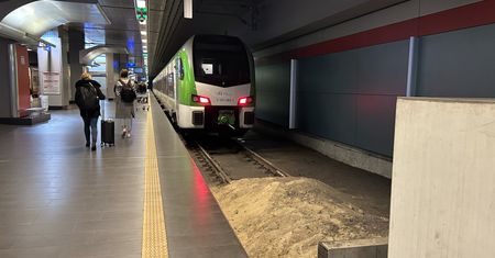 Podróżnych dziwi widok na końcu torów. To nie przypadek
