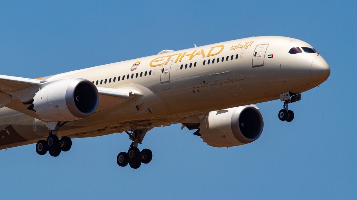 Etihad Airways Boeing 787-9 Dreamliner aircraft arriving and landing at Athens International Airport AIA Eleftherios Venizelos LGAV / ATH in a summer blue sky day in Athens, Greece, on 15 July 2019. The airplane has the registration A6-BLS and 2x GEnx engines. Etihad EY ETD connects Abu Dhabi Int. Airport AUH OMAA to the Greek Capital Athina on a daily basis. Etihad is the second largest airline in the United Arab Emirates. (Photo by Nicolas Economou/NurPhoto via Getty Images)