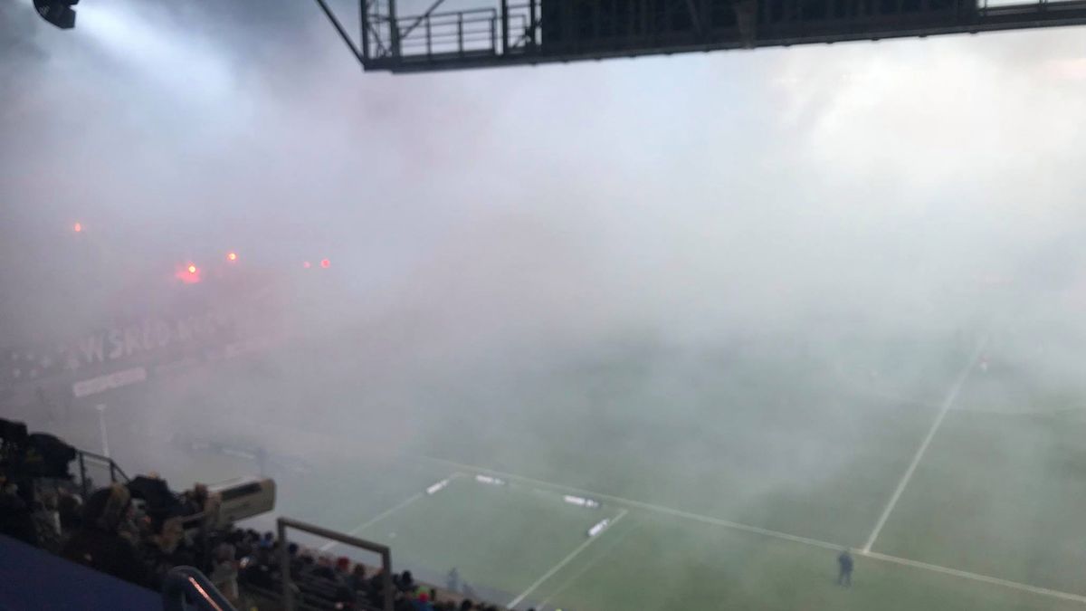 WP SportoweFakty / Na zdjęciu: Zadymiony stadion Wisły Kraków 