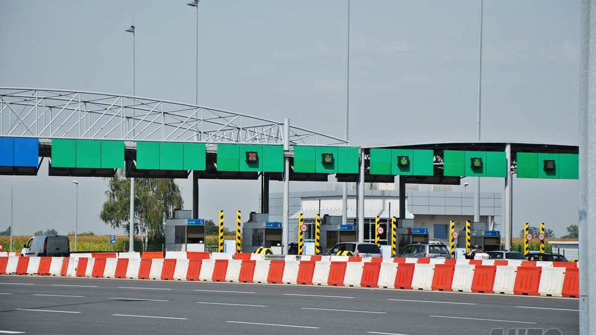 Bramki na autostradzie znacząco spowalniają ruch, co dla przewoźników przekłada się na czas pracy kierowców i potencjalne straty z tym związane.