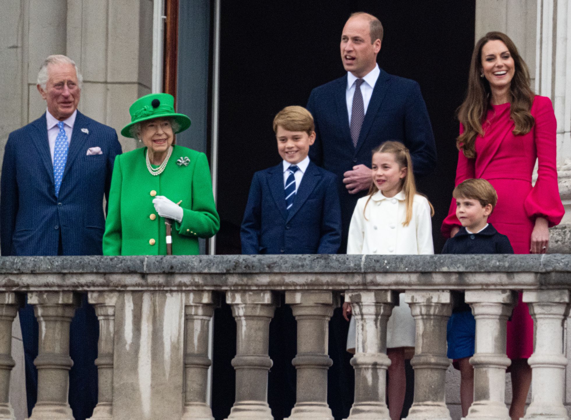 Książę William i księżna Kate z dziećmi, książę Karol, królowa Elżbieta II