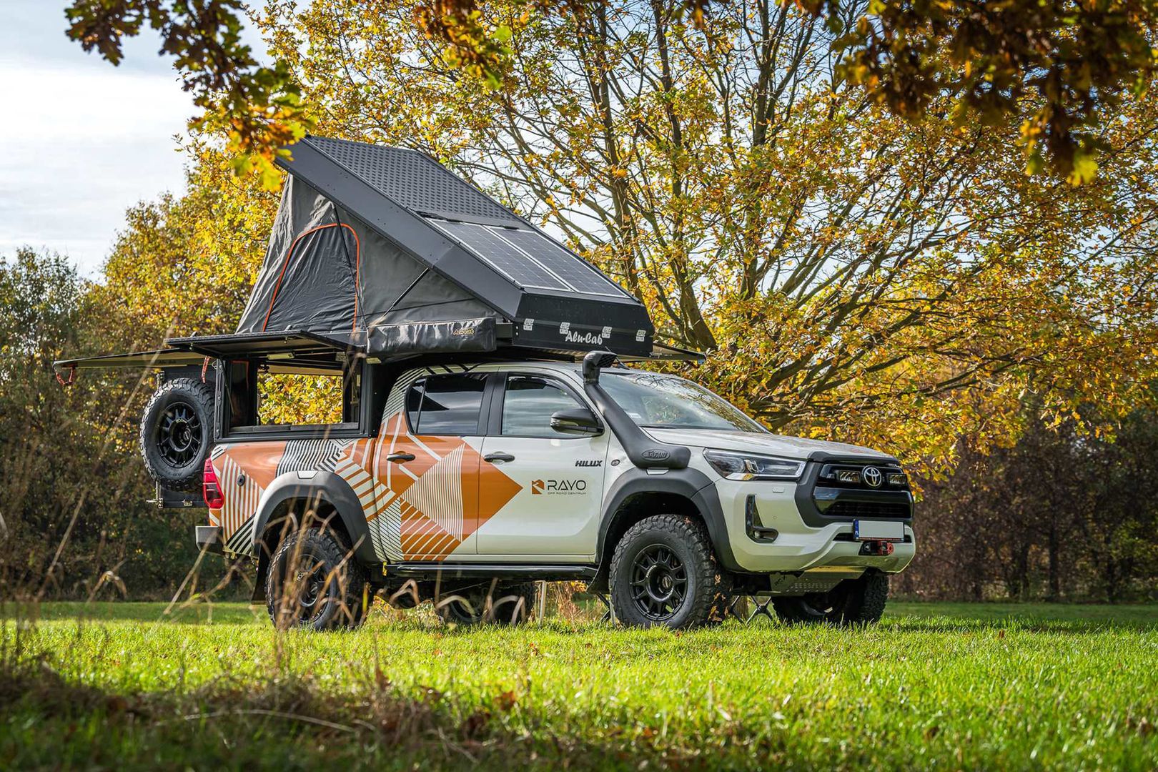 Toyota Hilux by Rayo Off Road Centrum