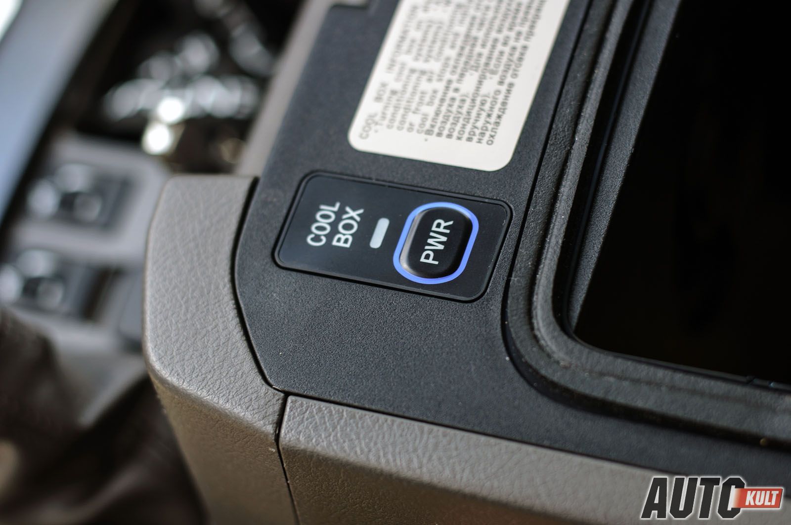 Toyota Land Cruiser 150 3,0 D4D A/T Invincible - test [galeria zdjęć] 28