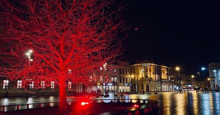 Dziś wieczorem Plac Litewski zaleje czerwień. Centrum miasta zmieni się po godzinie 18:40
