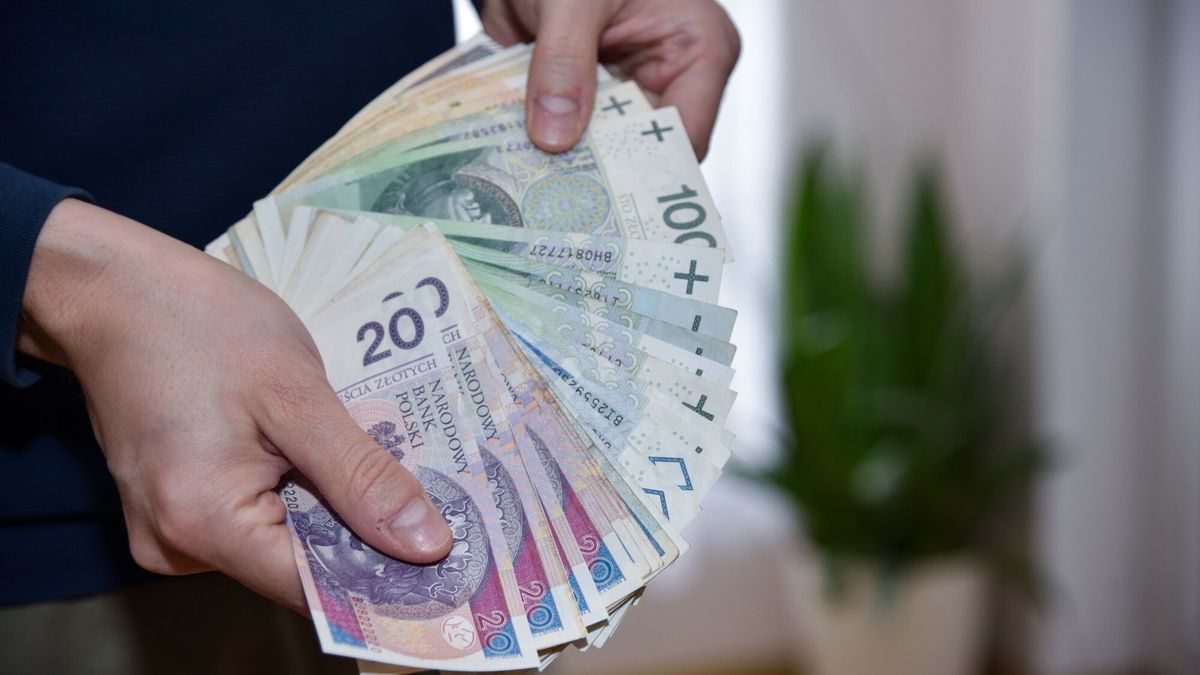 Ile z pensji brutto trafia do portfela?