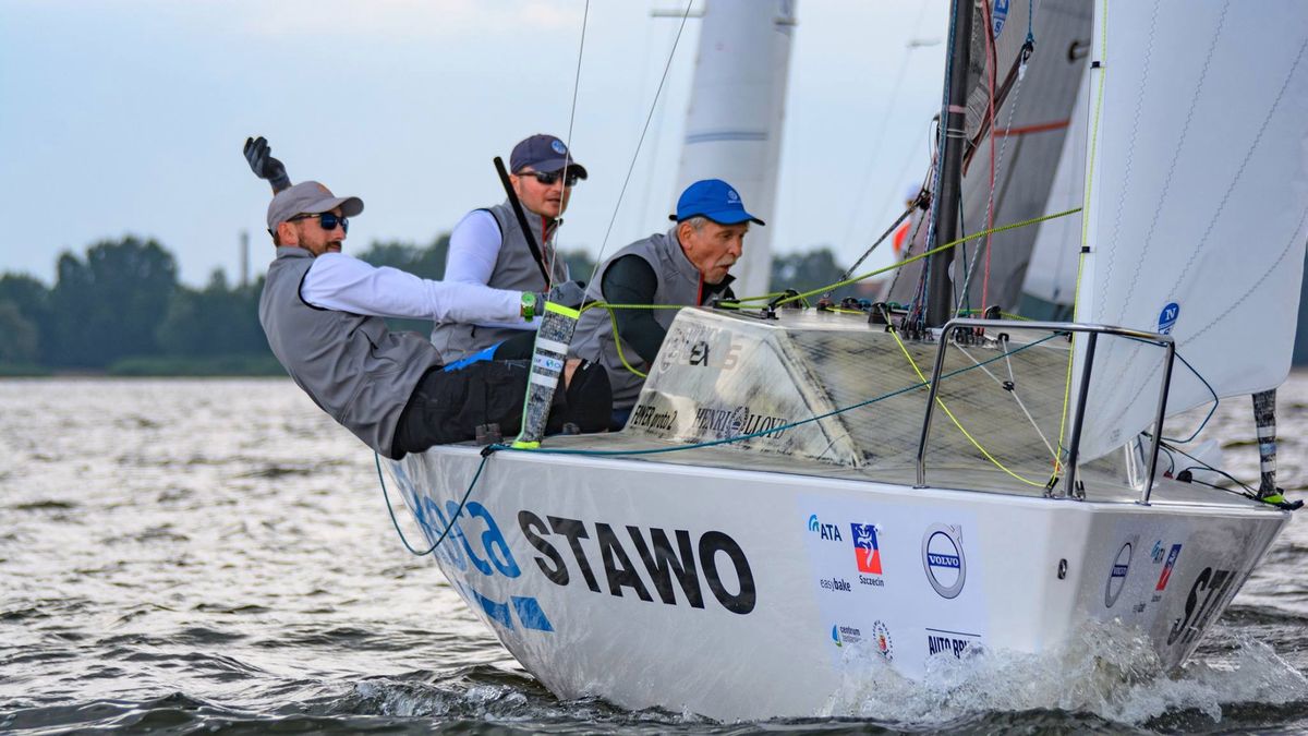 Materiały prasowe / Na zdjęciu: Piotr Tarnacki (w środku) i jego załoga