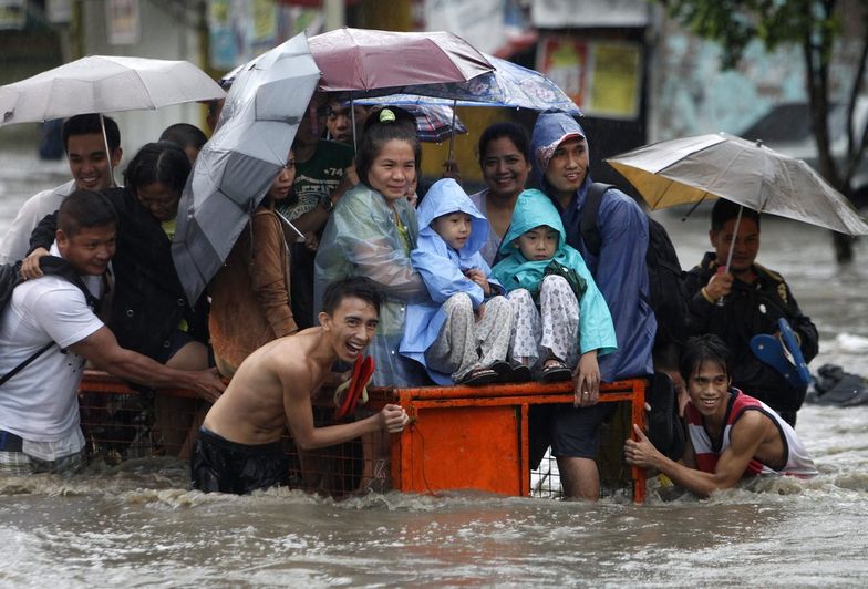 Filipiny: ulewy sparaliżowały stolicę i część kraju