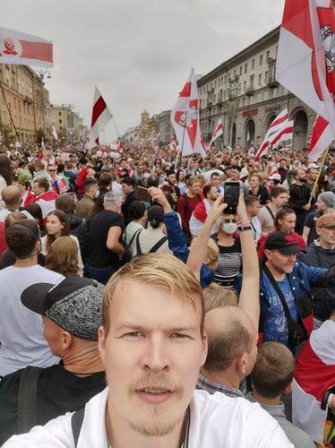 Artur Udrys na niedzielnym marszu przeciwników Aleksandra Łukaszenki w Mińsku (fot. archiwum prywatne)
