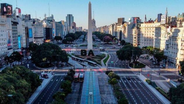 Puste ulice Buenos Aires (fot. Gaston Acosta)