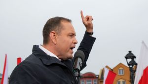 "Specjalny zabieg". Media ujawniają, co Nawrocki zrobił z tatuażem
