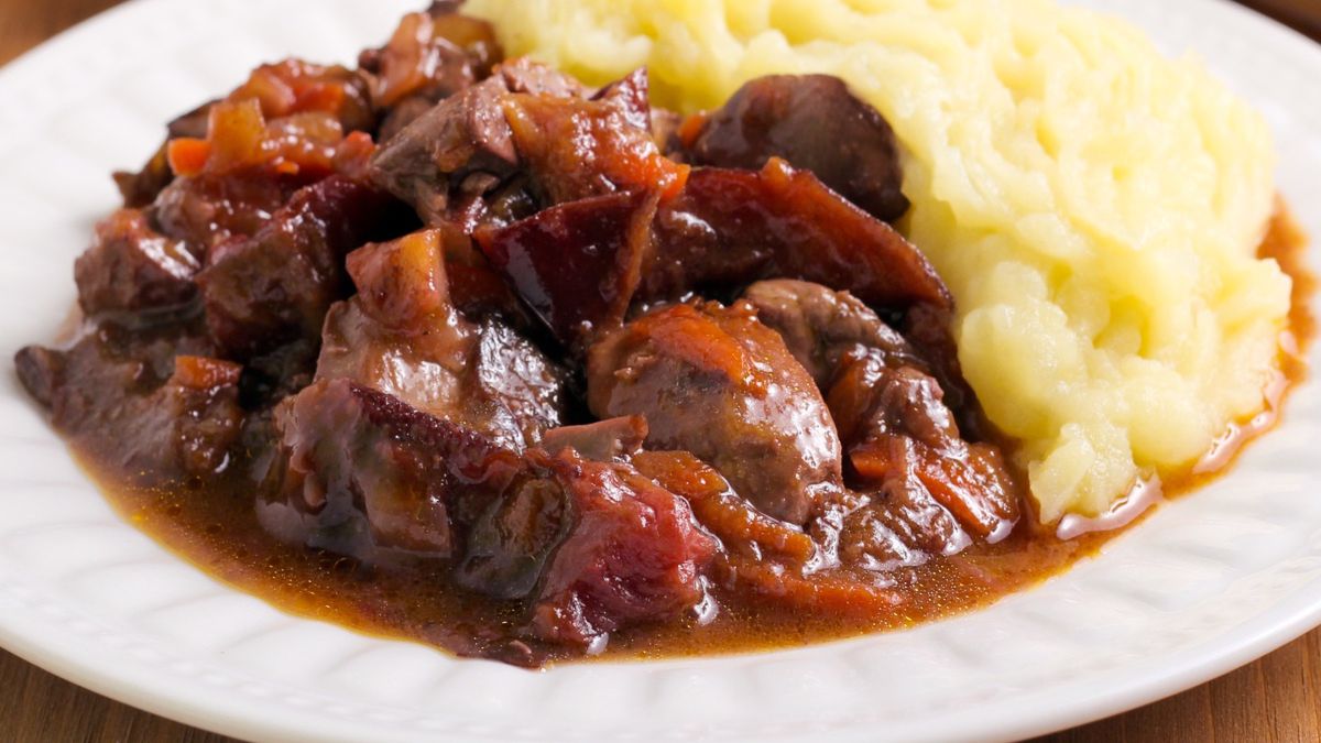 Wątróbka ze śliwką i papryką w lekkim sosie