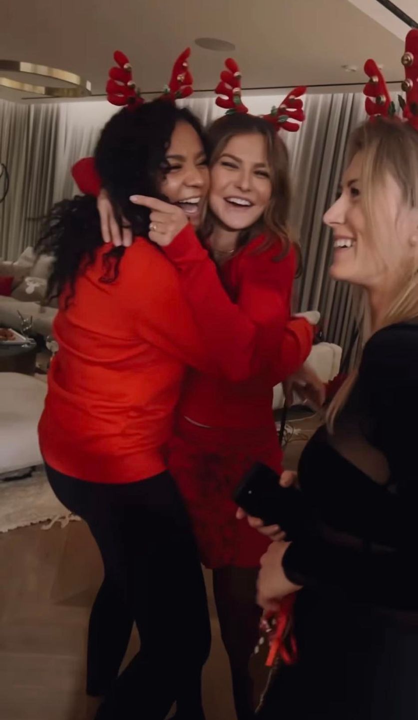 Anna Lewandowska z koleżankami