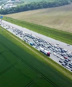 Olbrzymie korki i wypadki. Powroty znad Bałtyku i z Tatr. Długi weekend na drogach