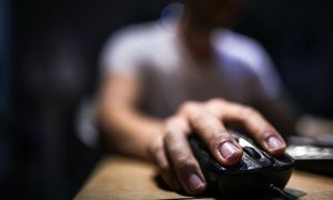 Dilerzy przenieśli się do sieci. "Pozornie bezpieczne"