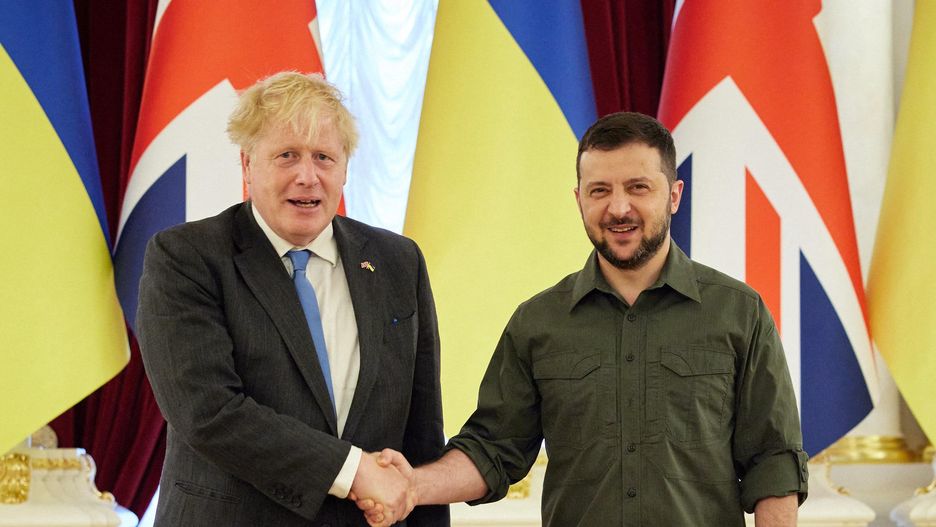 Boris Johnson Makes Second Surprise Visit To KievUkrainian President Volodymyr Zelenskyy welcomes British PM Boris Johnson in Kiev, Ukraine, on June 17, 2022. Boris Johnson makes second surprise visit to Kyiv. Photo by Ukrainian Presidency via ABACAPRESS.COM 
Dostawca: PAP/AbacaABACAConflict, Johnson Boris, Politics, Russia Ukraine Crisis, Russia-Ukraine Crisis, Russia-Ukraine War, Ukraine Russia Crisis, Ukraine Russia War, Ukraine-Russia Crisis, Zelensky, Zelensky Volodymyr, Zelenskyy Volodymyr