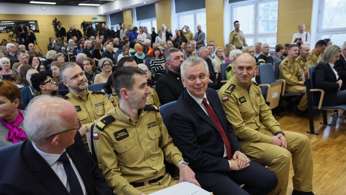 Drugi z prawej minister Tomasz Siemoniak