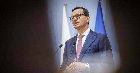 Dostał zaproszenie z PO. "Wychodzi, robi stand up"