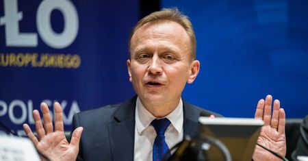 "SAFE 0 proc." prezydenta Nawrockiego. Komisarz UE komentuje