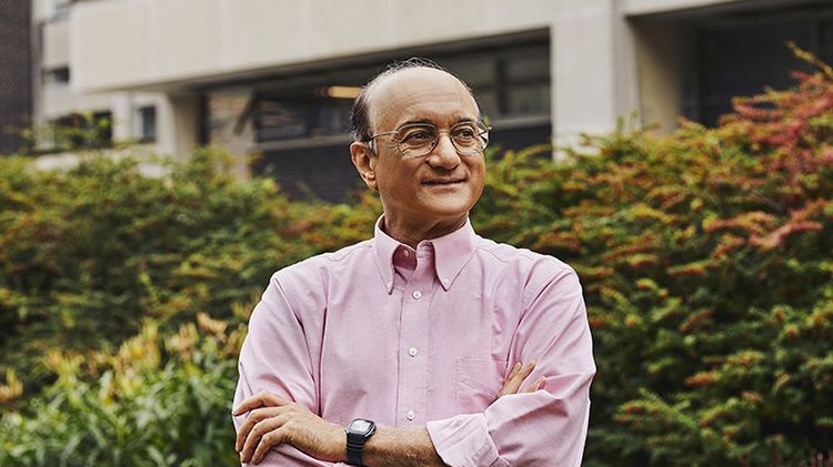 Sajeev John, profesor i naukowiec z Uniwersytetu w Toronto