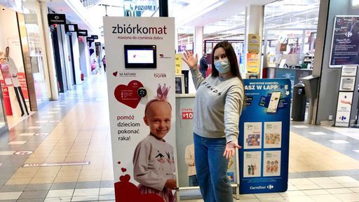 Wrocław. Pomaganie jest łatwe. Dzieci walczące z nowotworami we wrocławskiej klinice wspomóc można korzystając z "dobromatu"